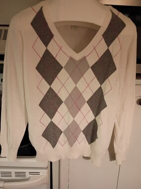 Classic Caribbean Joe White V-Neck Argyle Sweater with Gray and Pink Accents XL